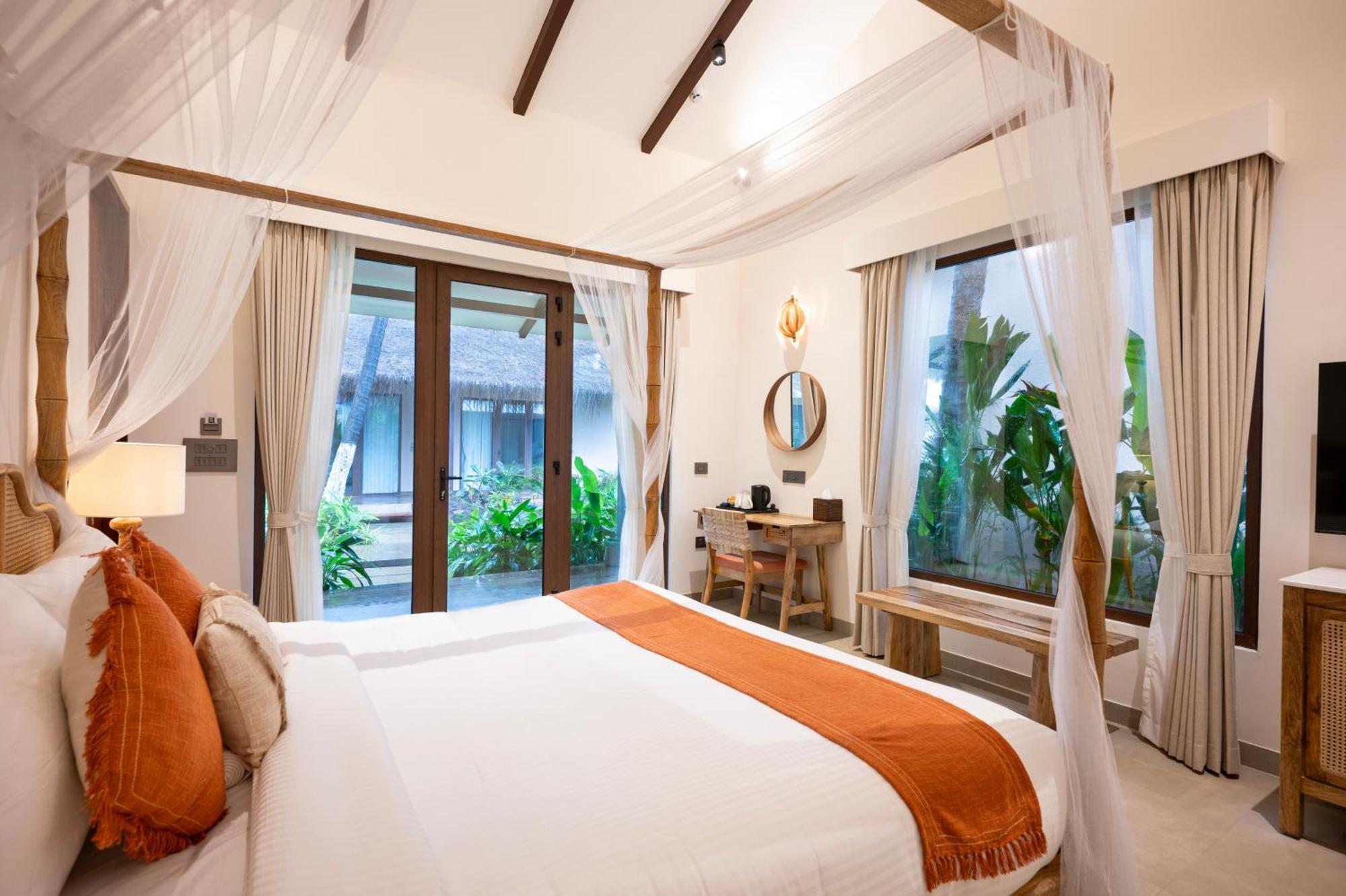 Palma Beach Resort Mandrem Exterior photo